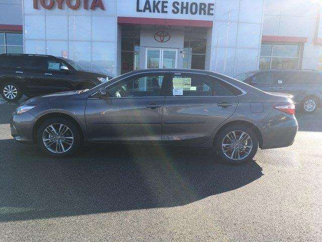 Toyota Camry SE 4dr Sedan Sedan